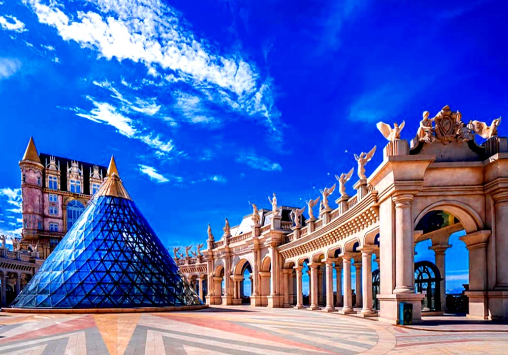 Французская деревня на высоте Ba Na Hills