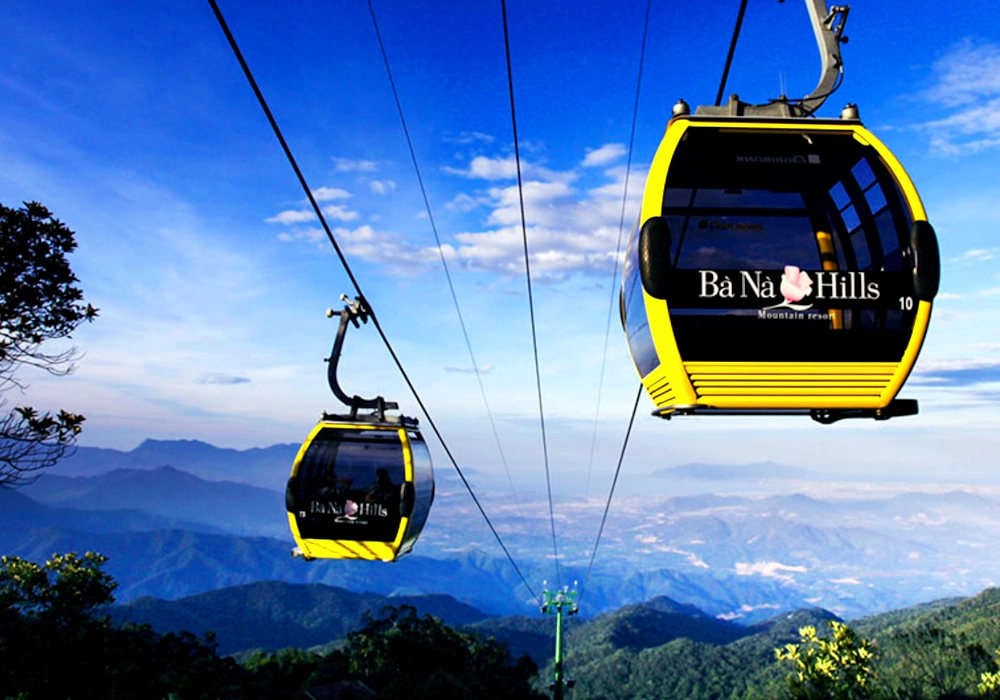 Золотой мост Ba Na Hills — каменные руки в облаках